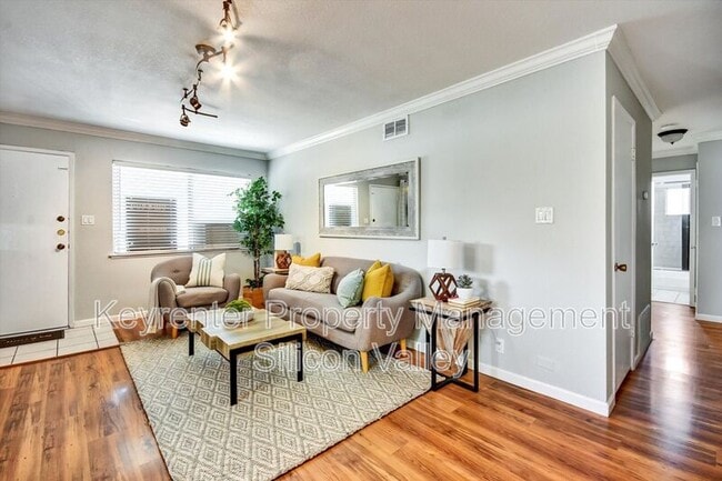 Building Photo - 329 Blossom Hill Rd