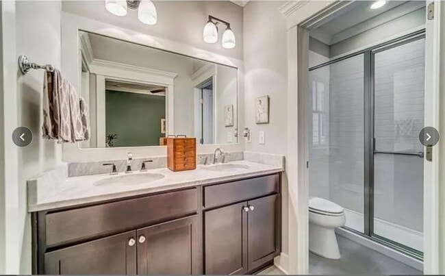 Building Photo - 830 Grove Bnd