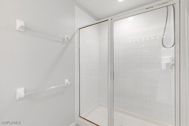 Building Photo - 839 Hampton Cir