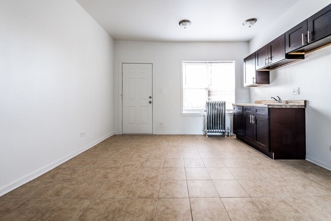 Building Photo - 400 S Kilbourn Ave