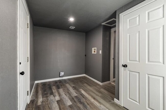 Building Photo - 1320 W Frisco St