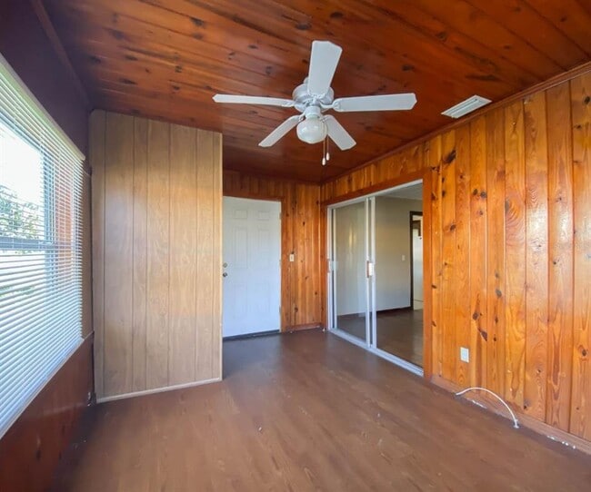 Building Photo - 830 N Combee Rd