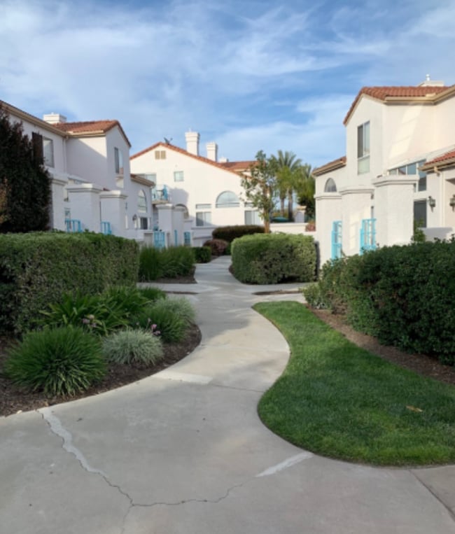 Building Photo - Rancho Del Mar Townhome in Central Temecul...
