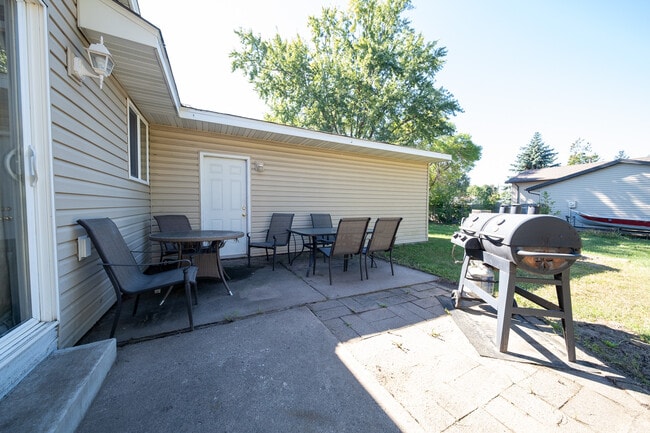Building Photo - 8001 Vincent Cir N