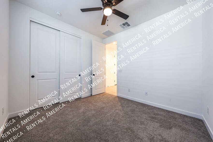 Building Photo - 5411 W Royal Palm Rd
