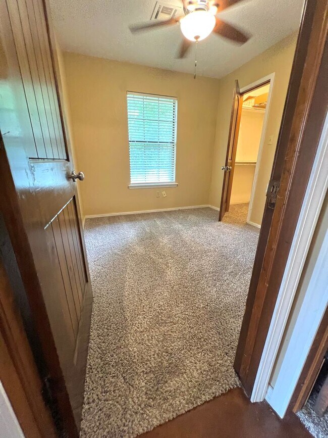 Building Photo - 3bed 2bath 2car now available