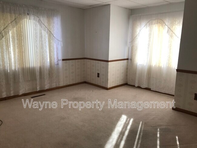 Building Photo - 503 NE 3rd St