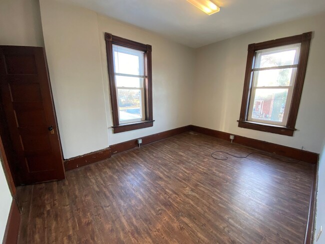 Building Photo - **$500 Security Deposit & 1st Month Free w...