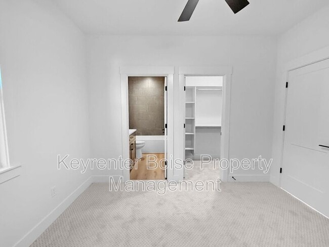 Building Photo - 618 E Krall St