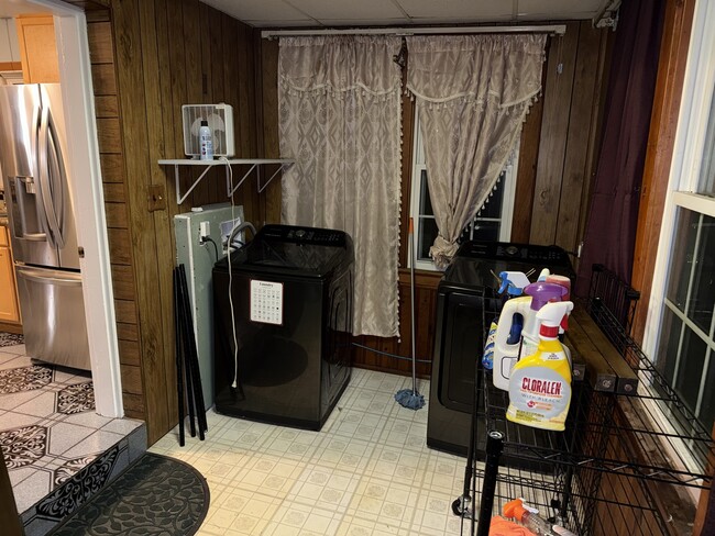 Building Photo - 5552 S Kolmar Ave