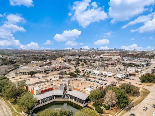 Building Photo - 4801 Holly Berry Dr