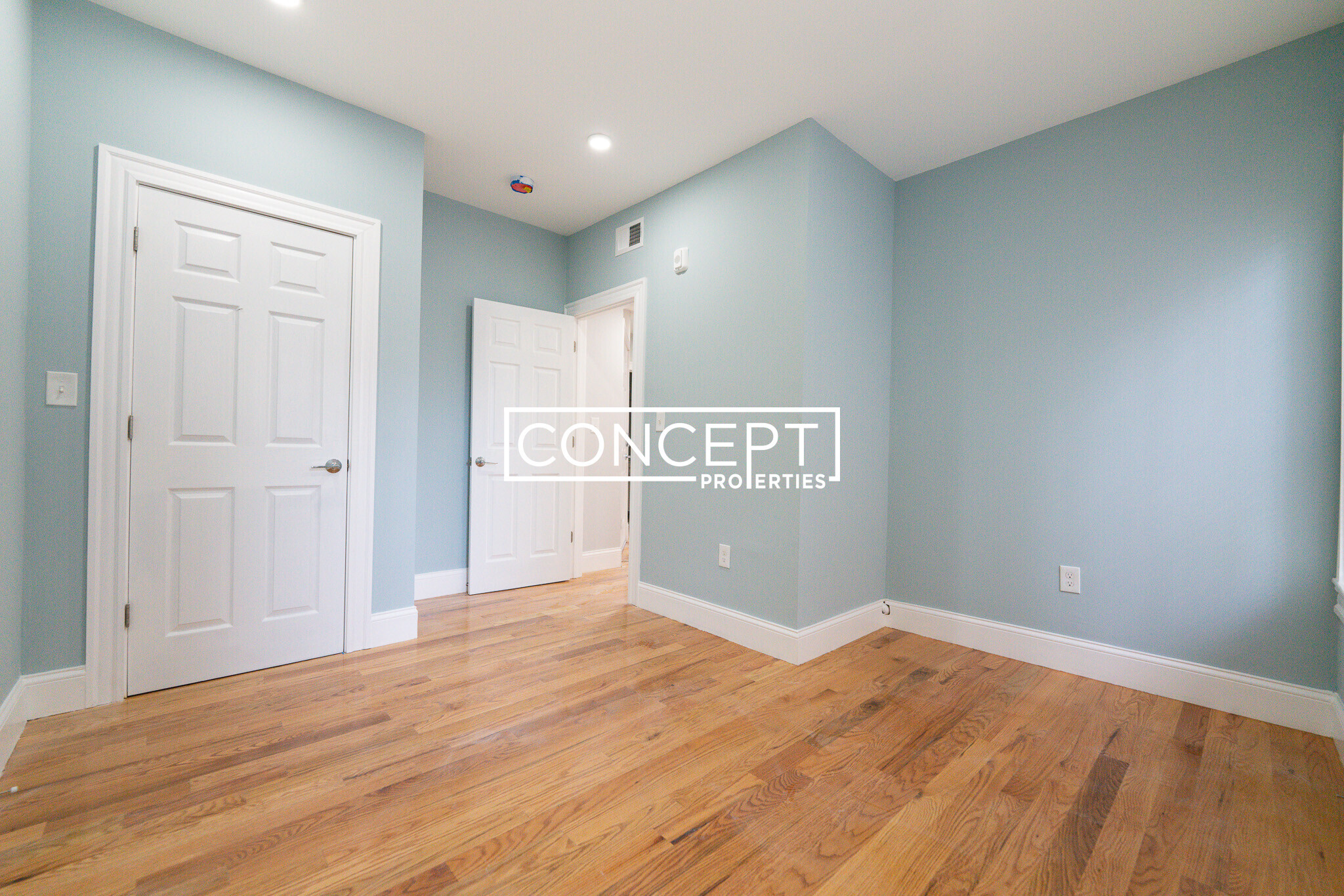 Building Photo - 372 Oxford St