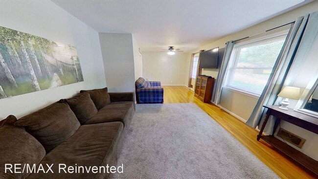 Building Photo - 3 br, 1.5 bath House - 1009 Seymour Dr.