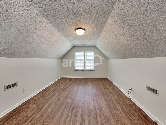 Building Photo - 6118 Goldenfield Dr