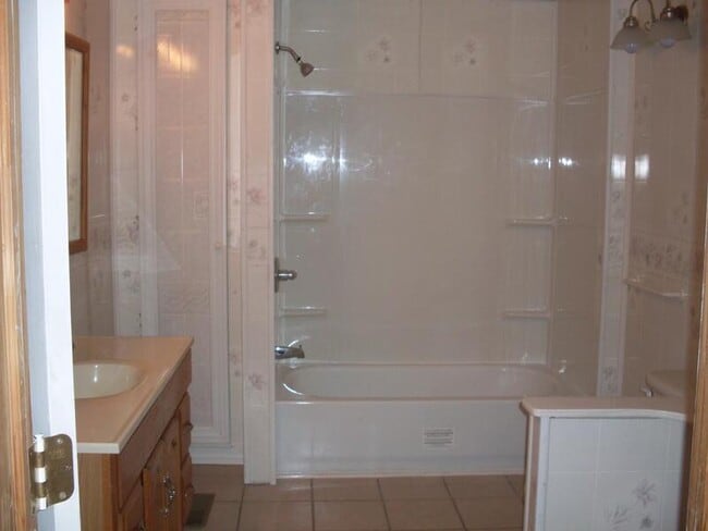 Building Photo - 319 S Main St