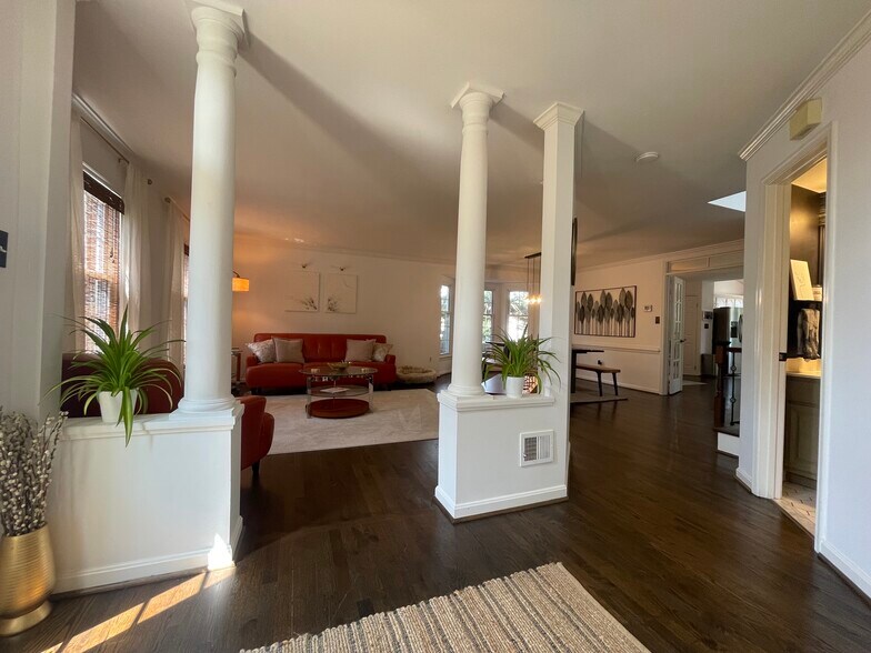 Building Photo - 6502 Summerton Way