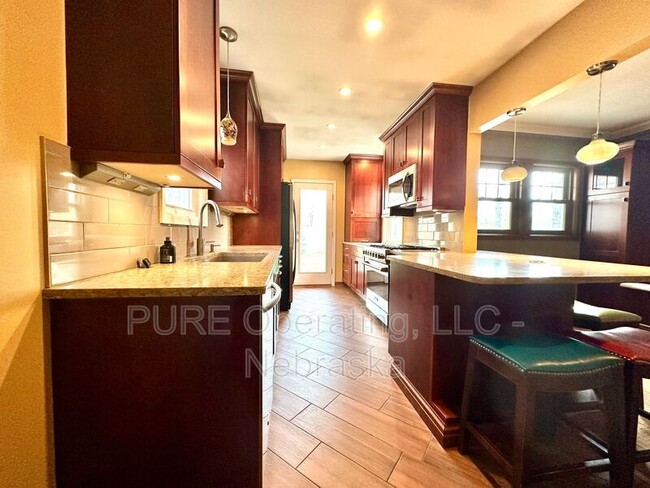 Building Photo - 5120 Franklin St