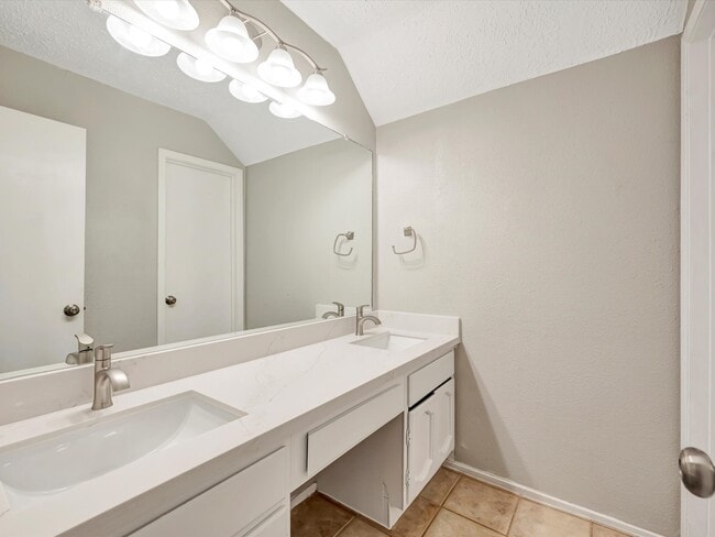 Building Photo - 2312 Meade Ct