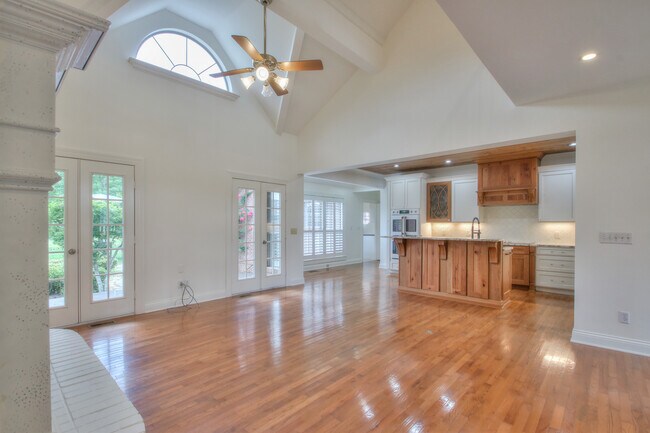 Building Photo - 4335 N Chapel Rd