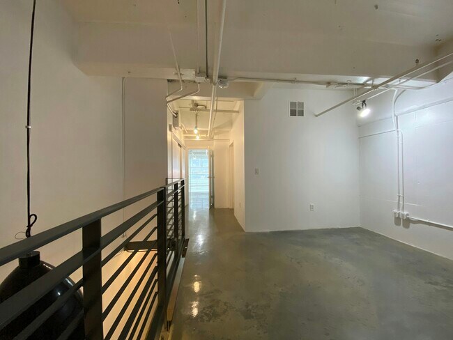 Building Photo - 1130 Flower St