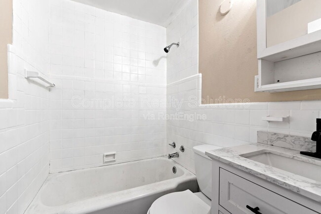 Building Photo - 2019 Raven Dr