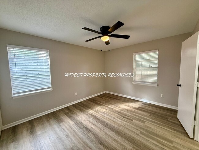 Building Photo - Stunning 1 Bedroom Apartment w/ Covered Pa...