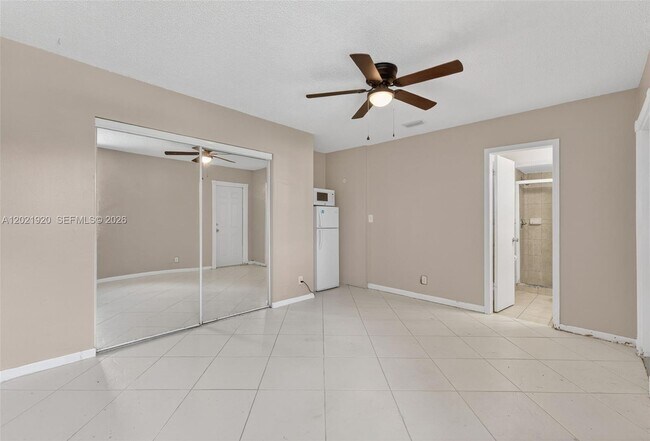 Building Photo - 11135 NW 25th Ct
