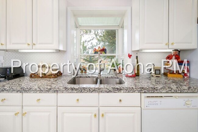 Building Photo - 108 Lakeshore Dr