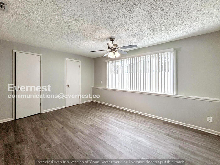 Building Photo - 300 S Palermo Ave