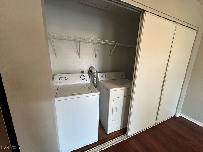 Building Photo - 2120 Sealion Dr