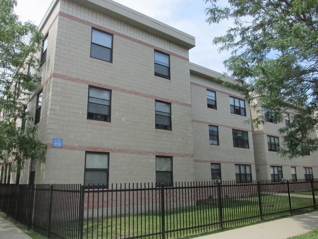 Primary Photo - 4752 S Wabash Ave