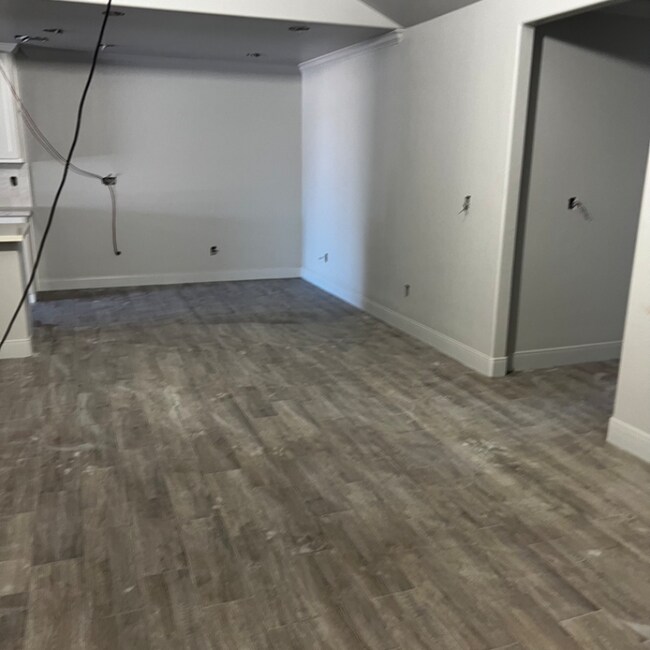 Building Photo - 9650 Elite St