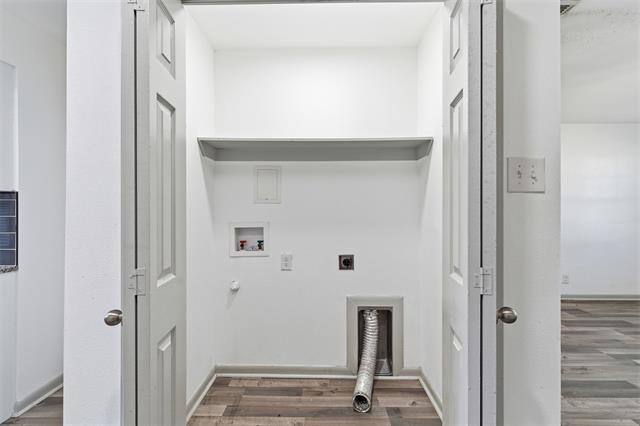 Building Photo - 224 E Lk St