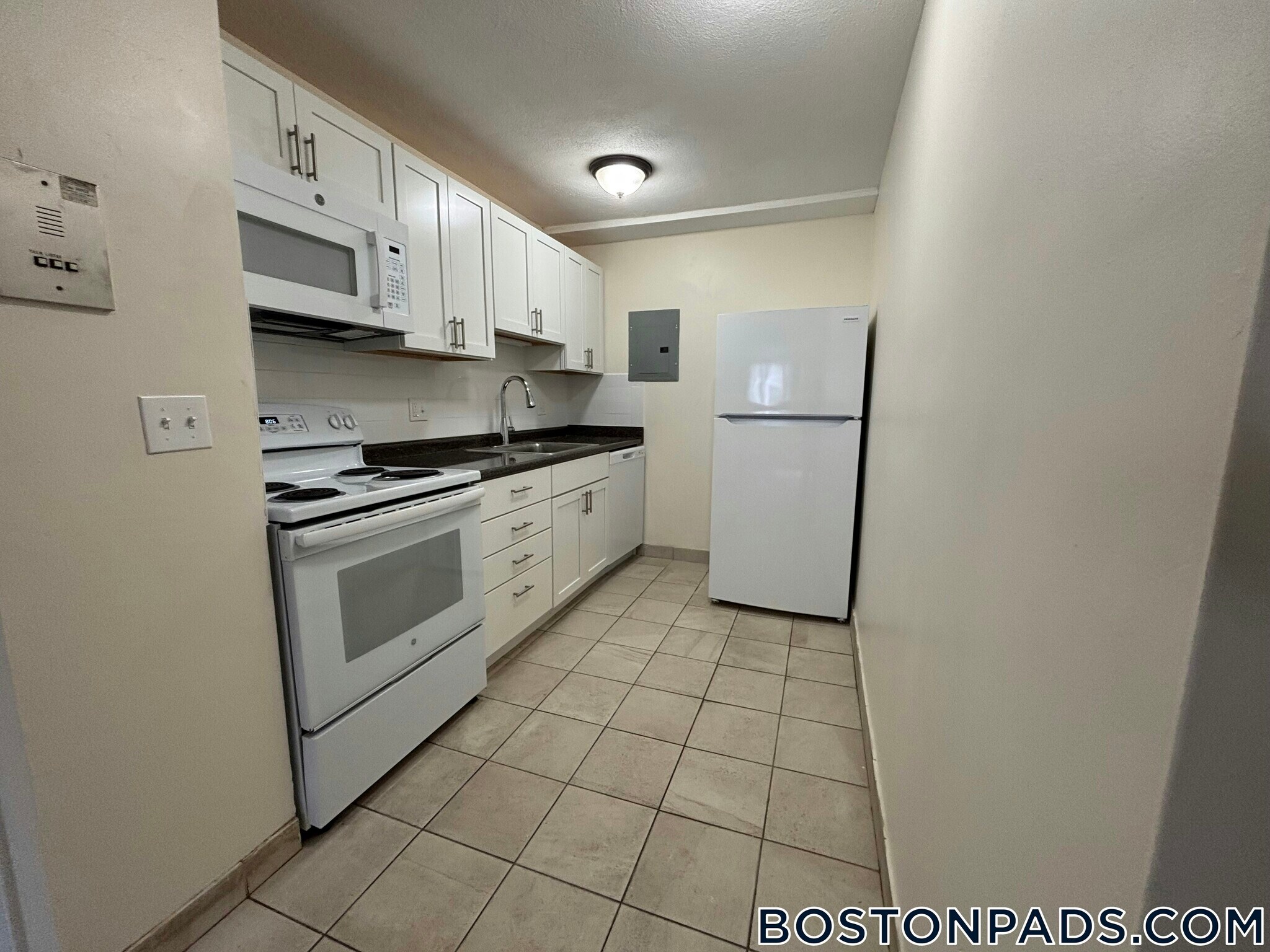 Building Photo - 88 Gardner St