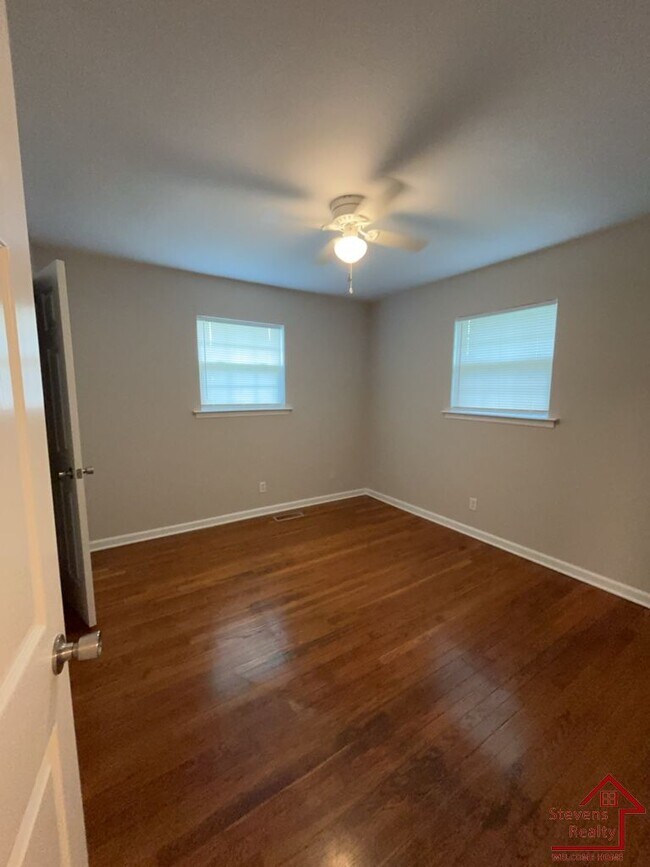 Building Photo - 209 Bermuda Dr