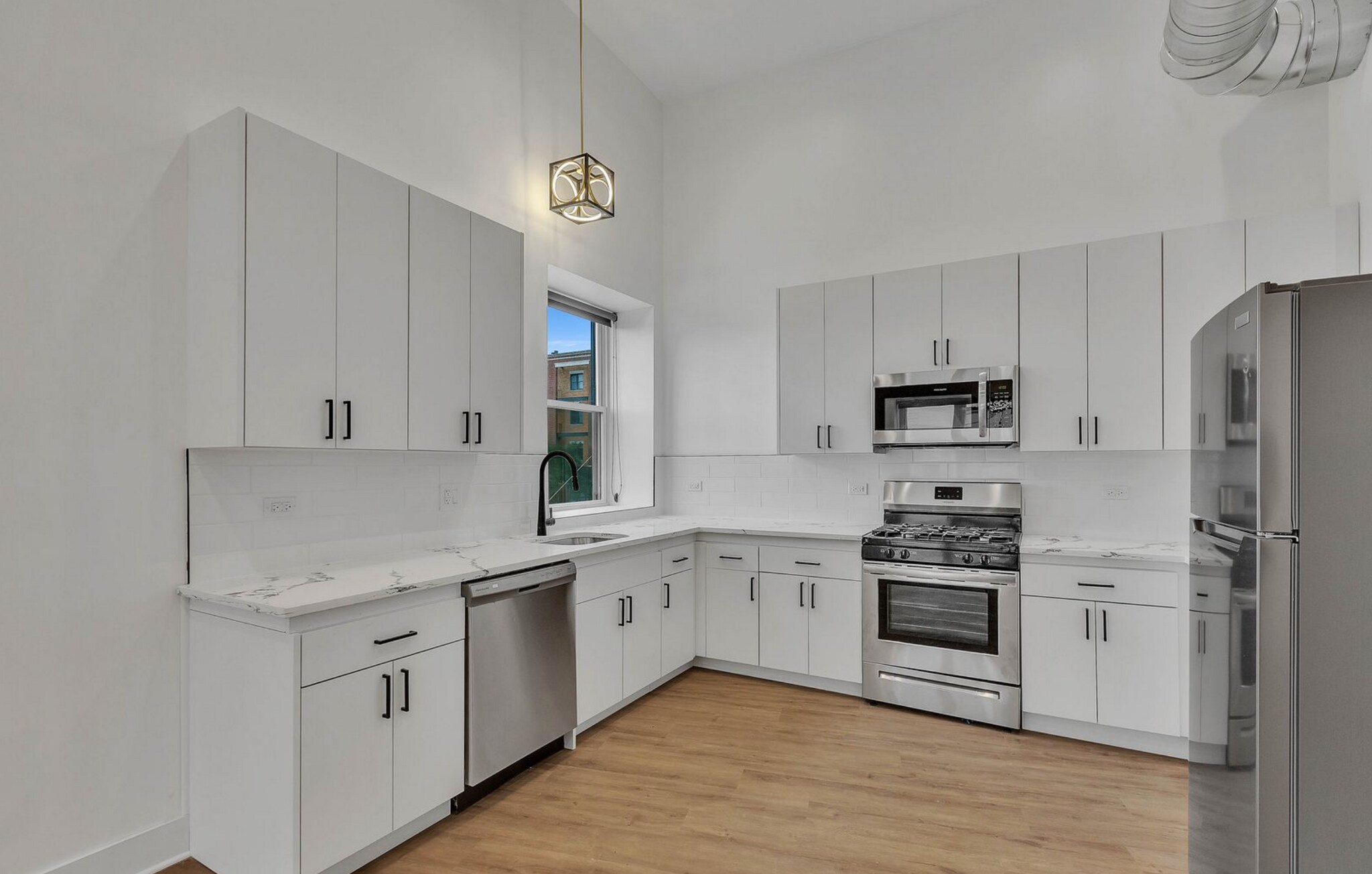 Building Photo - 4735 N Artesian Ave