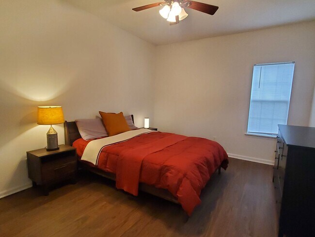 Building Photo - 1 Bedroom Condo