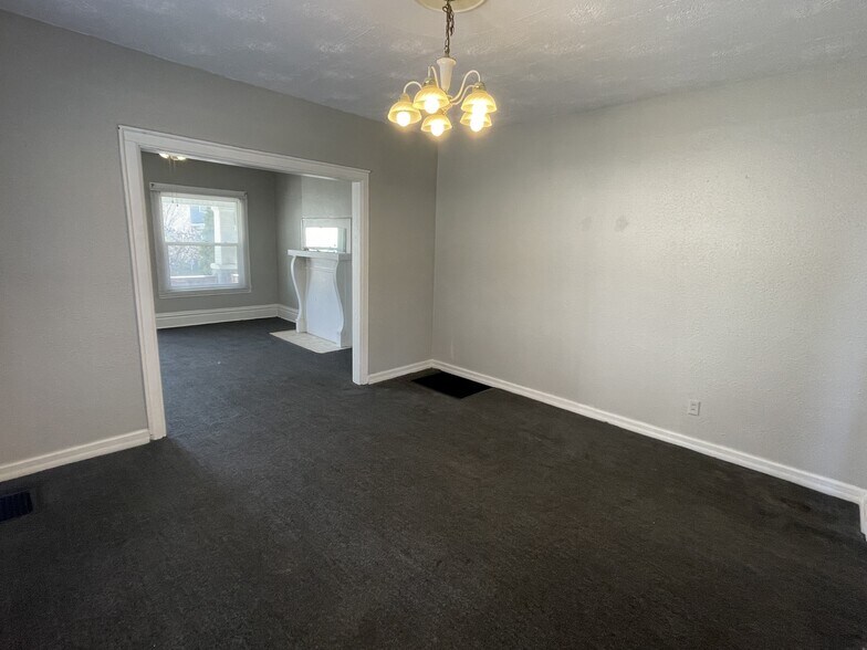 Building Photo - 1299 N 5th St