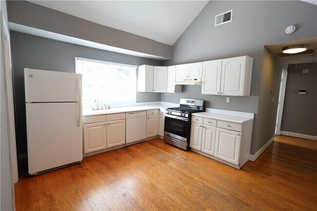 Building Photo - 771 McLendon Dr