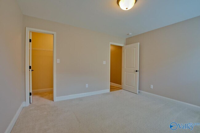 Building Photo - 5010 Montauk Trail SE