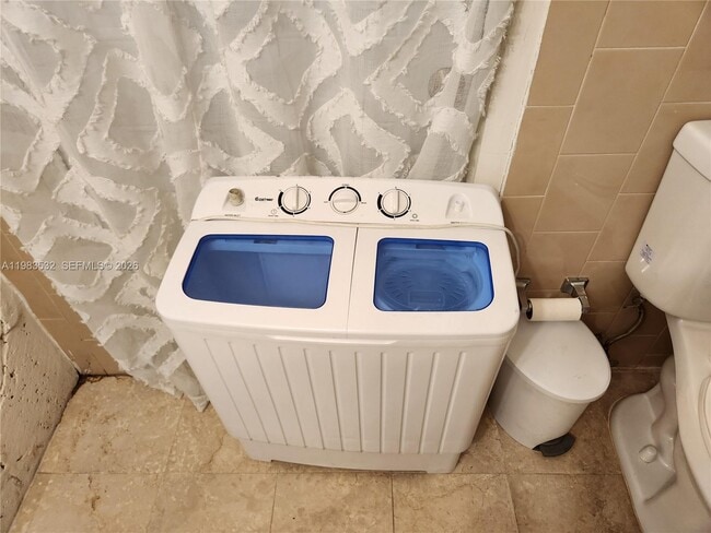 Building Photo - 2210 SW 89th Ct