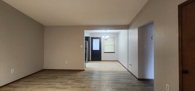 Building Photo - 907 NE Tortoise Dr