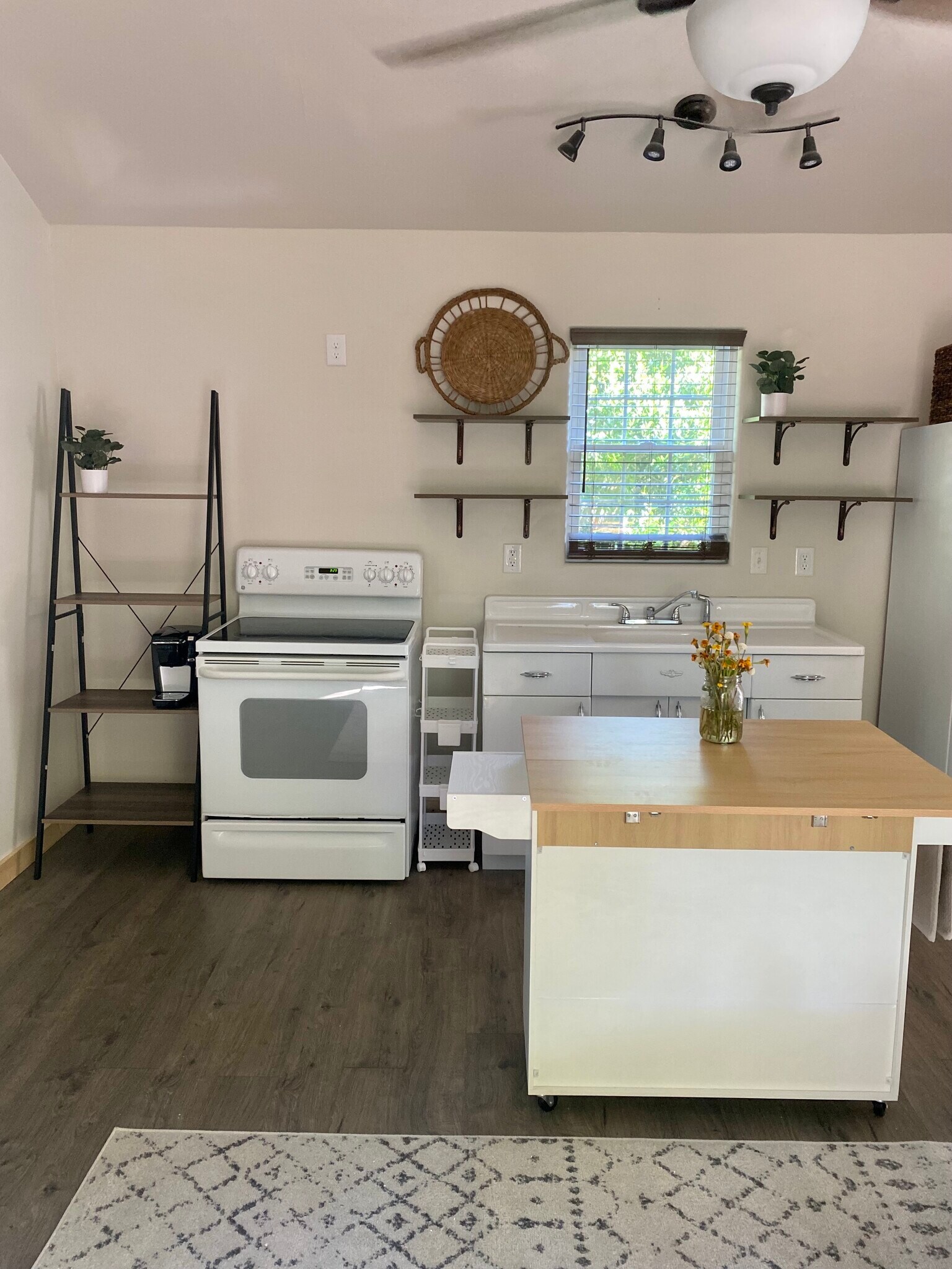 Building Photo - 10510 Cadosia Rd