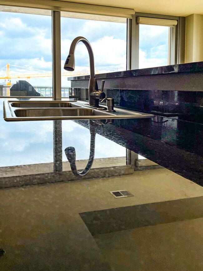 Building Photo - 21st Floor Corner Unit | Downtown Luxury Living w/ Balcony, Parking & Amenities