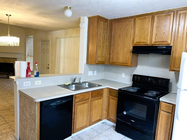 Building Photo - 34511 Park Green Dr