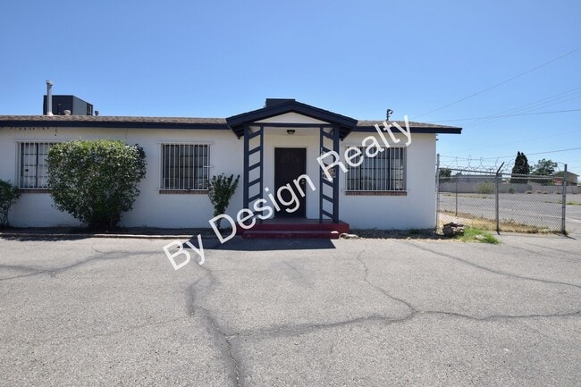 Building Photo - Modern Duplex with Huge Fenced Yard Near Downtown Tucson