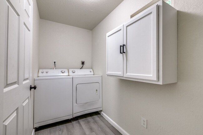 Building Photo - Elmwood Triplex