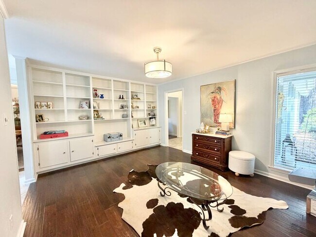Building Photo - 490 Strathy Hall Dr