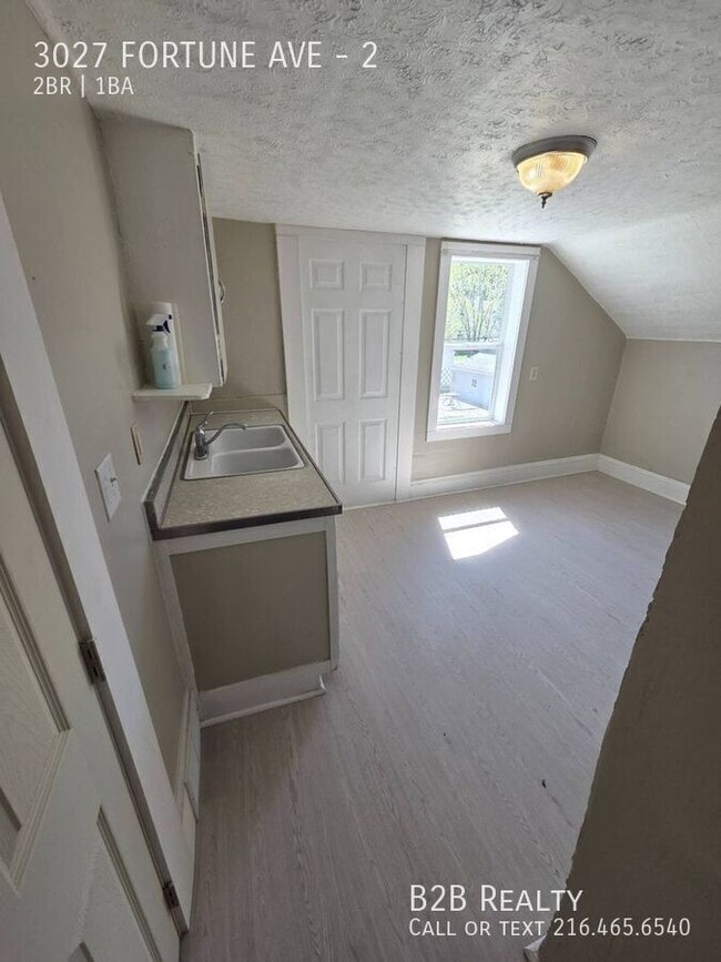 Building Photo - 3027 Fortune Ave