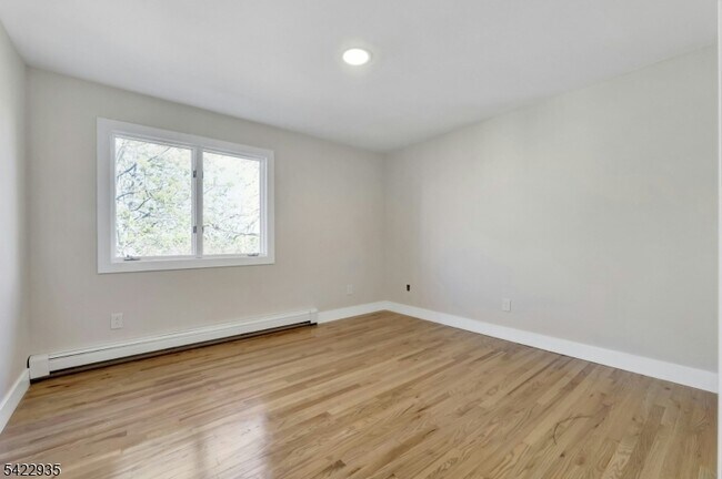 Building Photo - 535 Orchard Ave